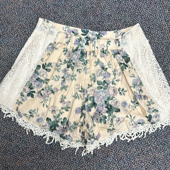 NWT Ryu boutique showers with lace and size zip size medium. - Picture 5 of 7